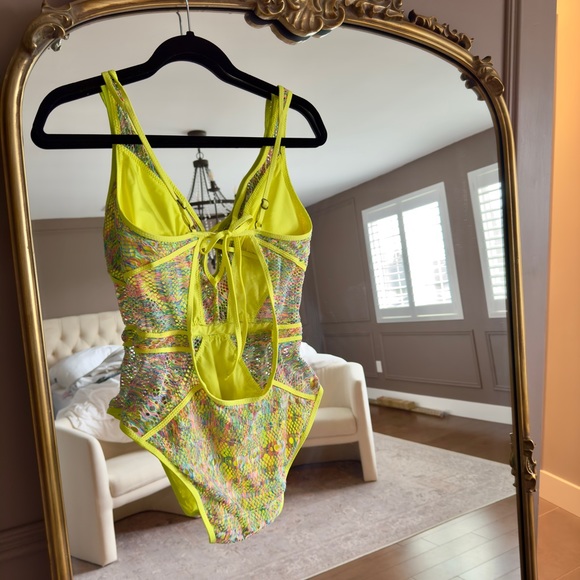 Becca color play swimsuit - Picture 4 of 5